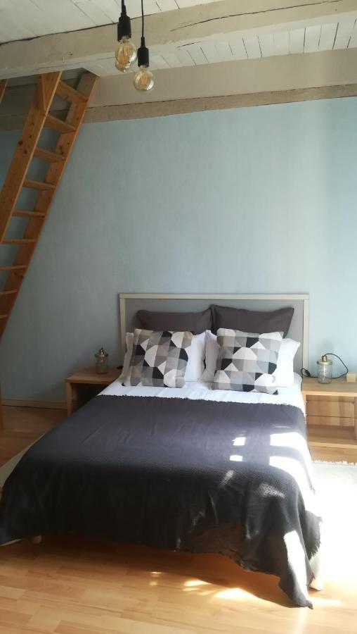 Bed and Breakfast Le Mas De Carrie Parisot  Exterior foto