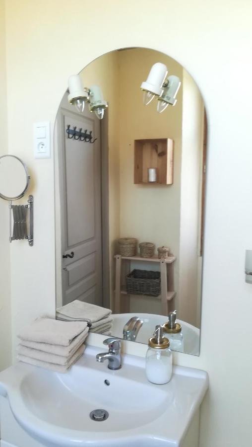Bed and Breakfast Le Mas De Carrie Parisot  Exterior foto