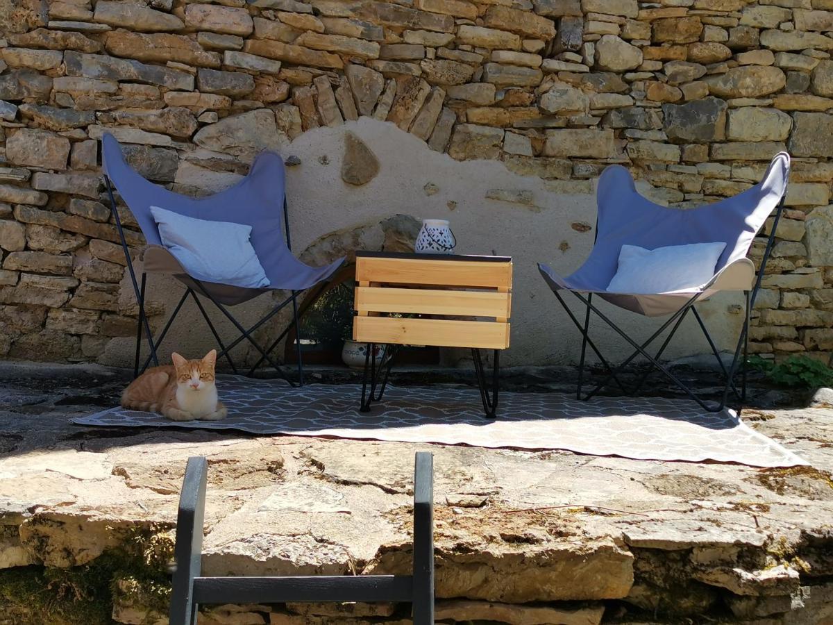 Bed and Breakfast Le Mas De Carrie Parisot  Exterior foto