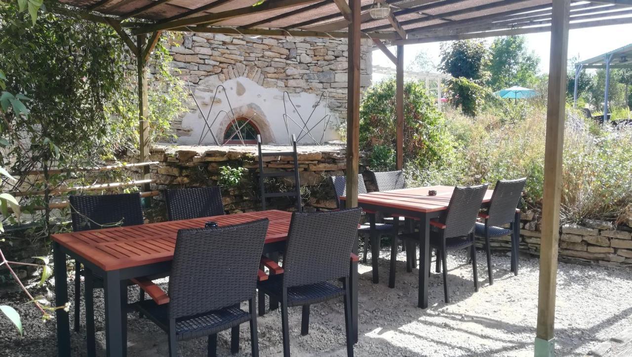 Bed and Breakfast Le Mas De Carrie Parisot  Exterior foto